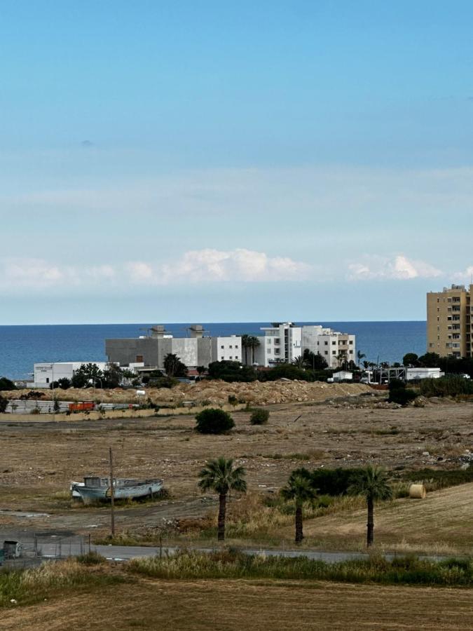 Maestro Sea - View Apartment Larnaca Buitenkant foto